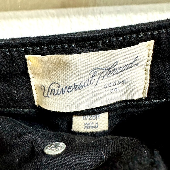 Universal Thread High Rise Slim Straight - Picture 3 of 4